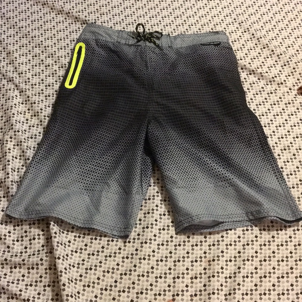 NWOT Body glove swim trunks XL (18)